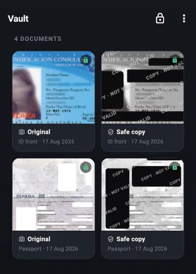 La caja fuerte de Anonymize my ID: cuatro documentos guardados — un DNI y un pasaporte, cada uno como original intacto y como copia segura censurada — todos con un candado verde.